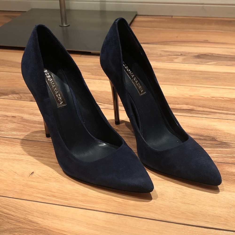 BCBG suede pumps